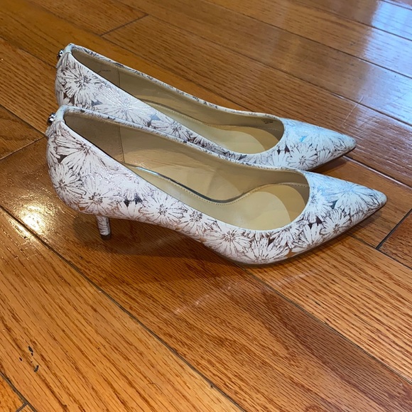 🔥🔥🔥NEW Michael Kors Floral Pumps Heels - Picture 4 of 7